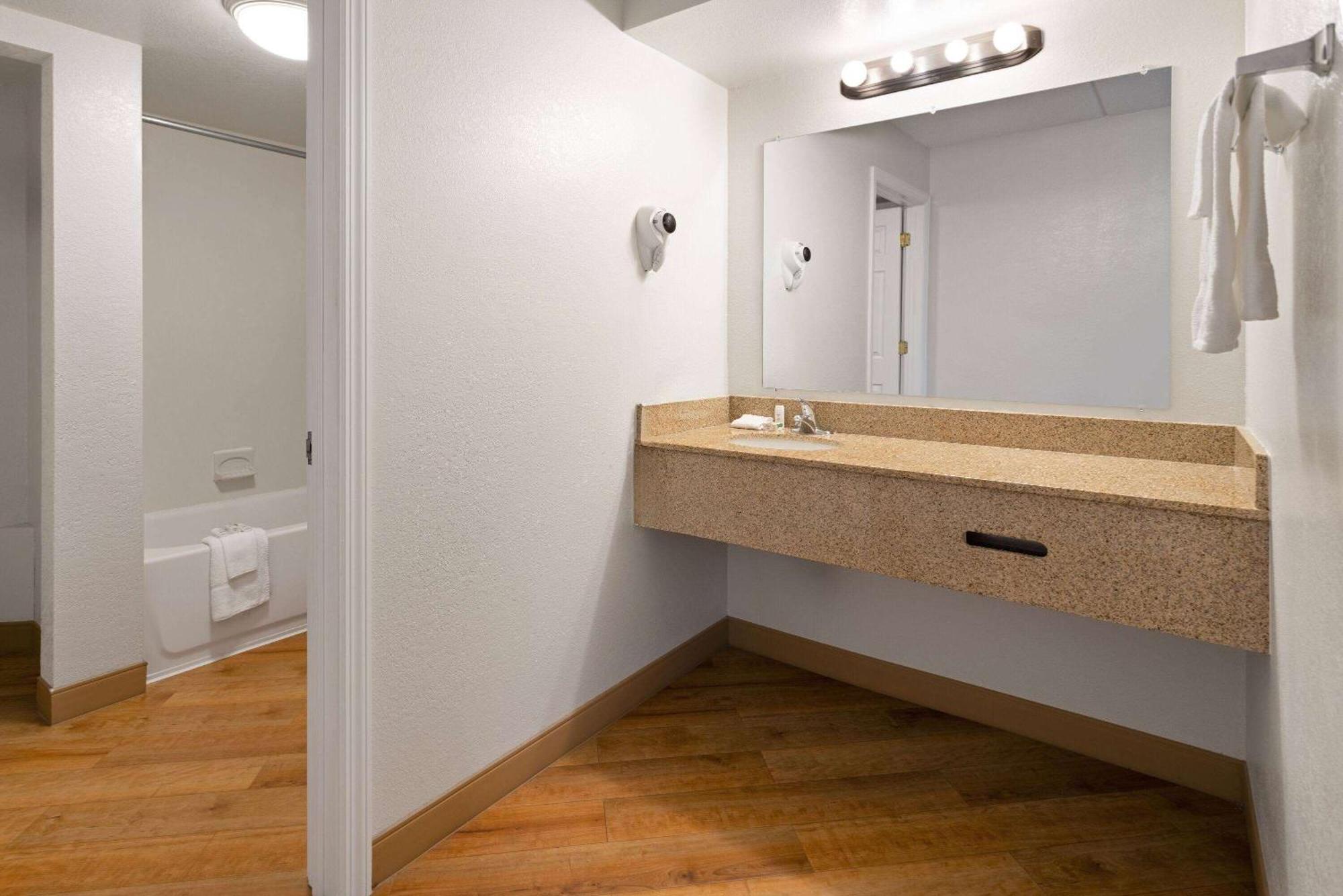 La Quinta Inn By Wyndham Pittsburgh Airport Moon Township Luaran gambar